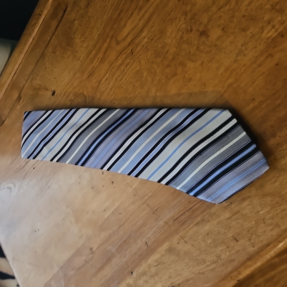100 % imported silk chevron stripe tie in navy and silver by Arrow